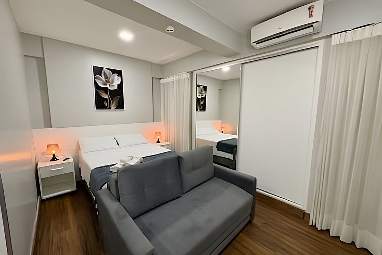 S4 Hotel • 4 hóspedes • Ar + metrô + lazer